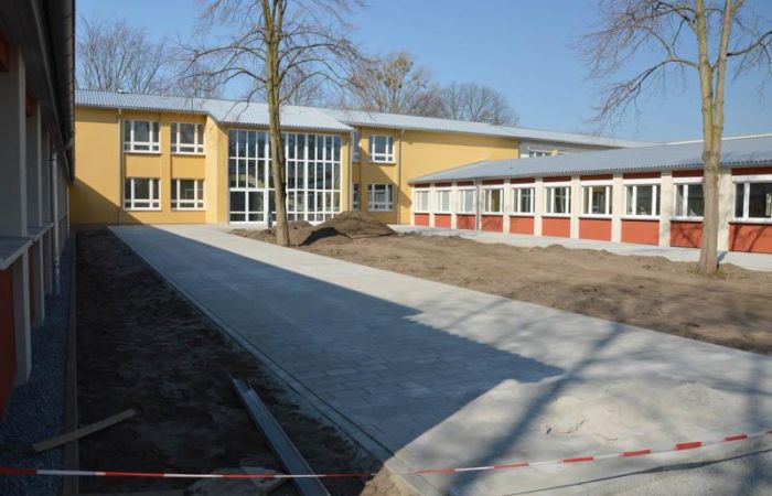 20200407 Neubau-Schule 02Blick-Hinterer Eingang PavillonC-D