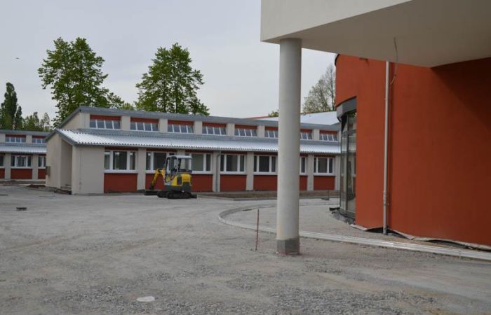 20200430 Neubau-Schule-10 Blick Cafeteria und PavillonC