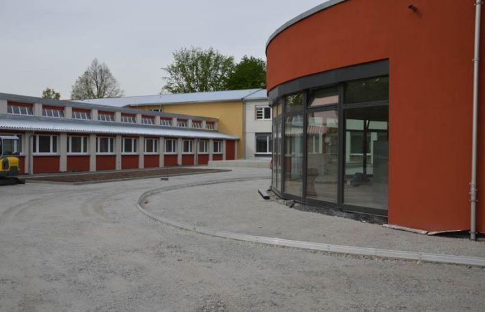 20200430 Neubau-Schule-11 Blick Cafeteria und PavillonC
